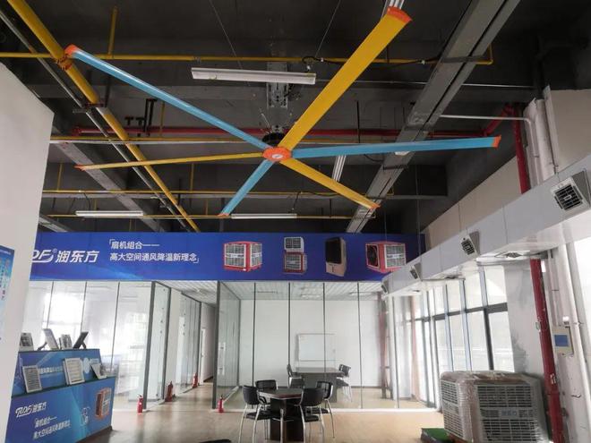 入伏時(shí)節(jié)高大廠房通風(fēng)降溫 高效節(jié)能方案與濕度調(diào)節(jié)設(shè)備指南